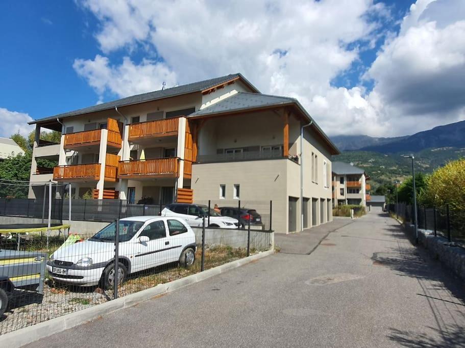 Superbe T2 Duplex Vue Sur Les Montagnes Apartment Chorges Luaran gambar